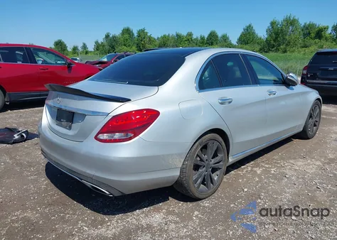 2016 Mercedes-Benz C 300 Luxury/Sport z USA, uszkodzony, nr VIN 55SWF4JB7GU098843